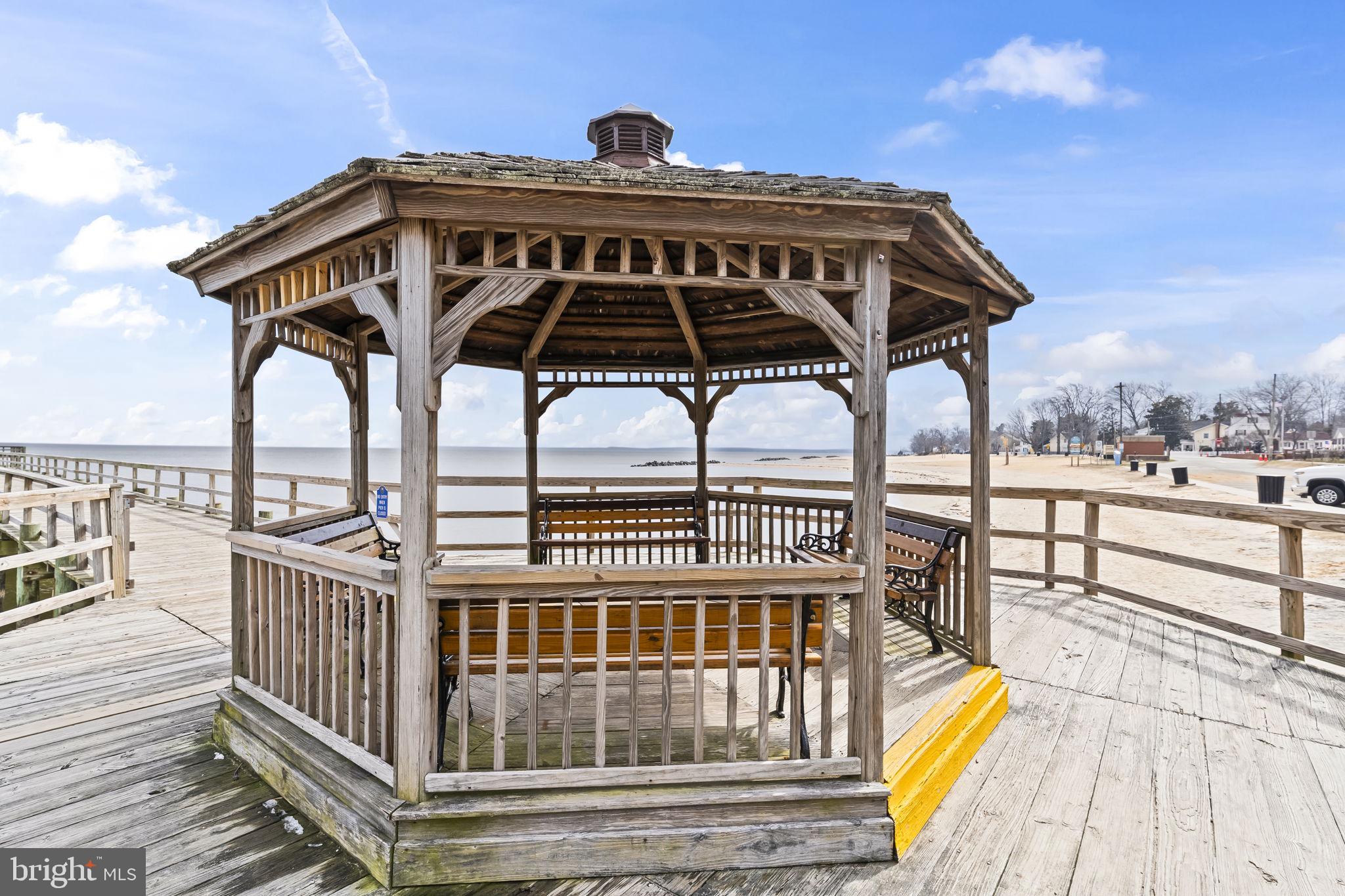 COLONIAL BEACH - Residential