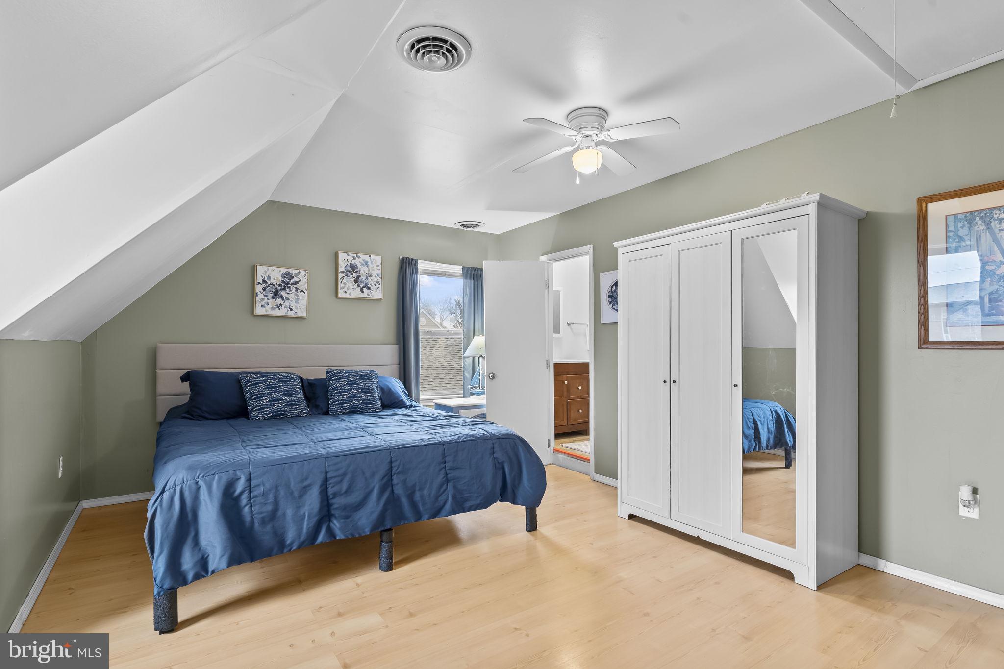 COLONIAL BEACH - Residential