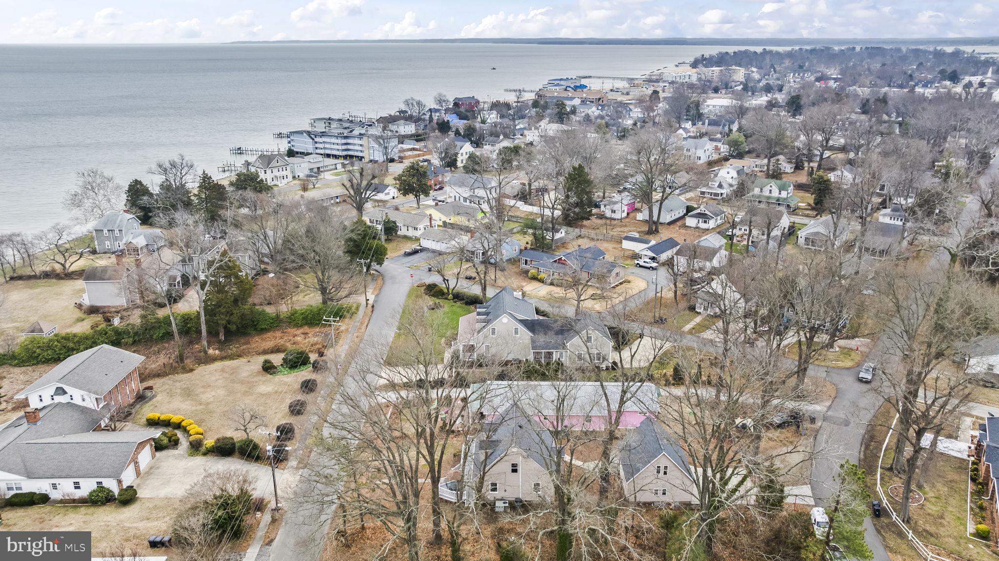 COLONIAL BEACH - Residential