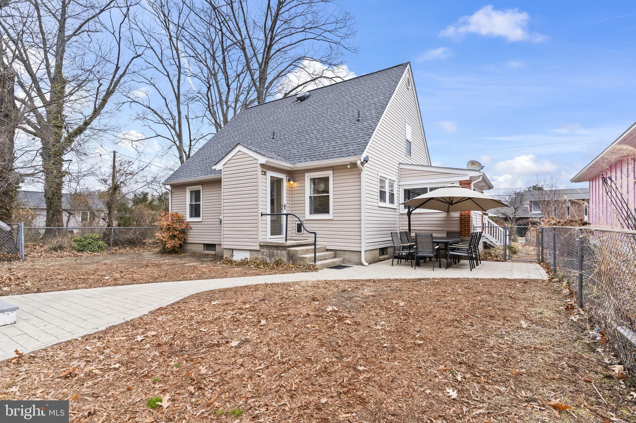 COLONIAL BEACH - Residential