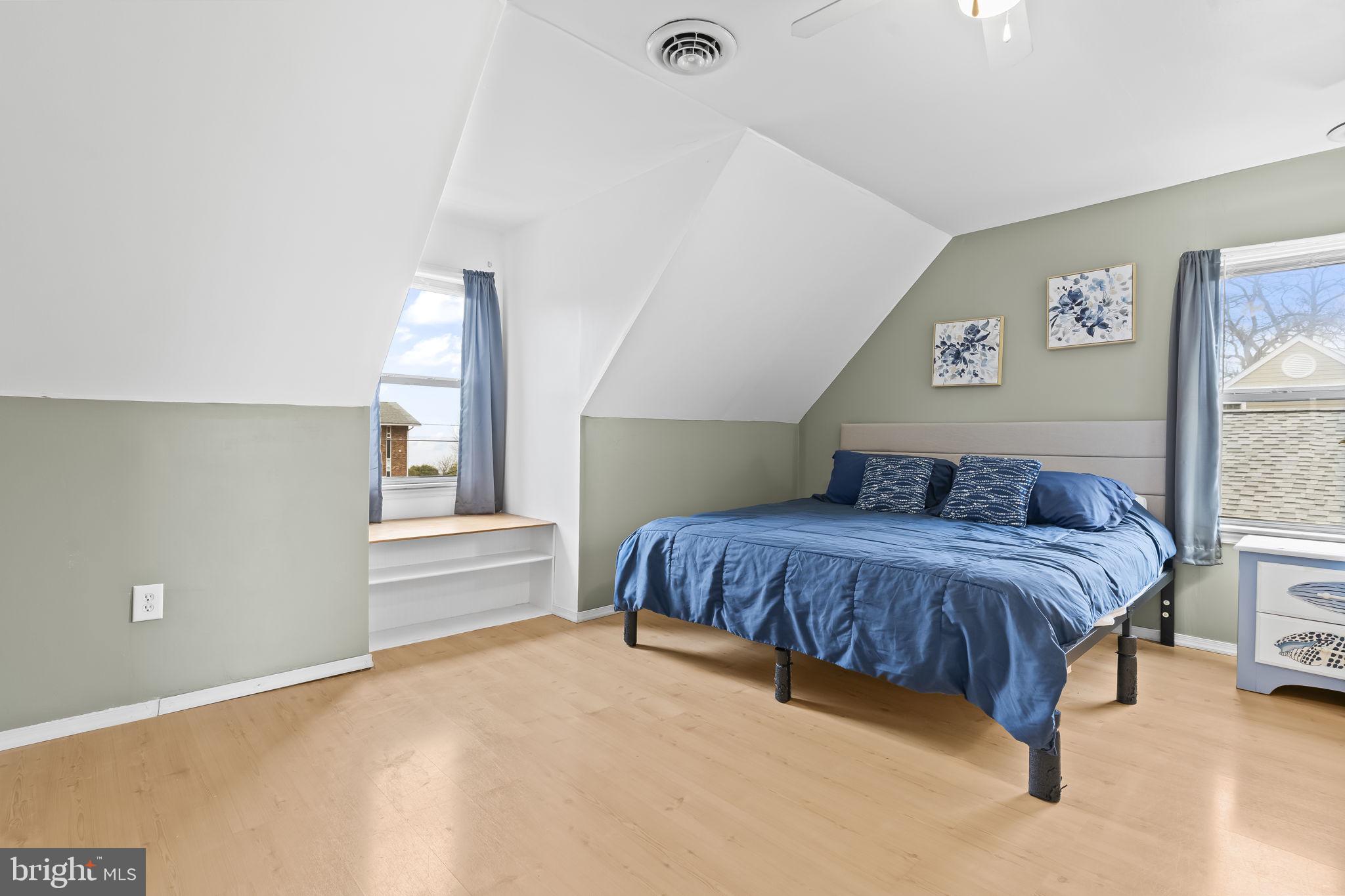 COLONIAL BEACH - Residential