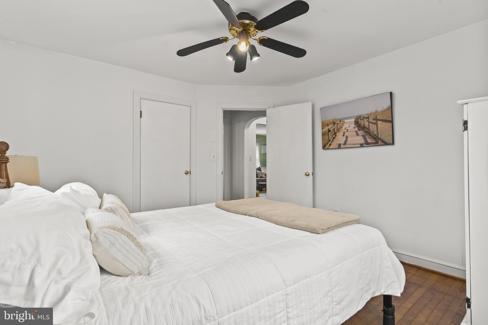 COLONIAL BEACH - Residential