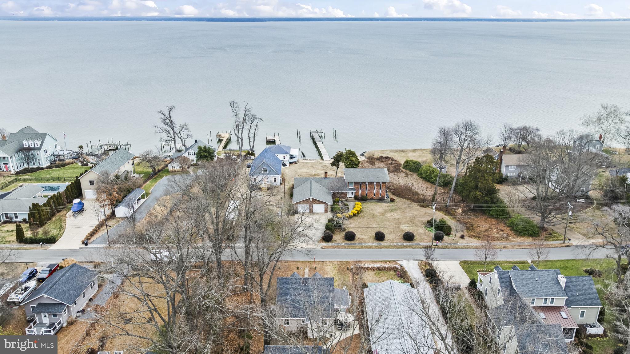 COLONIAL BEACH - Residential