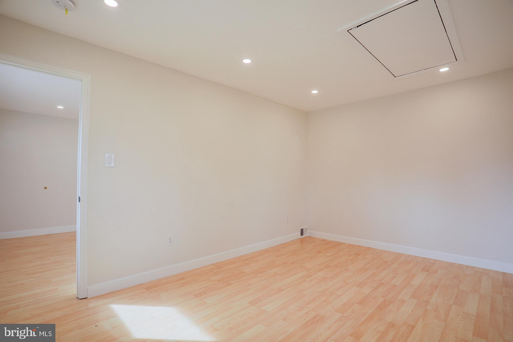 WHEATON WOODS - Residential Lease