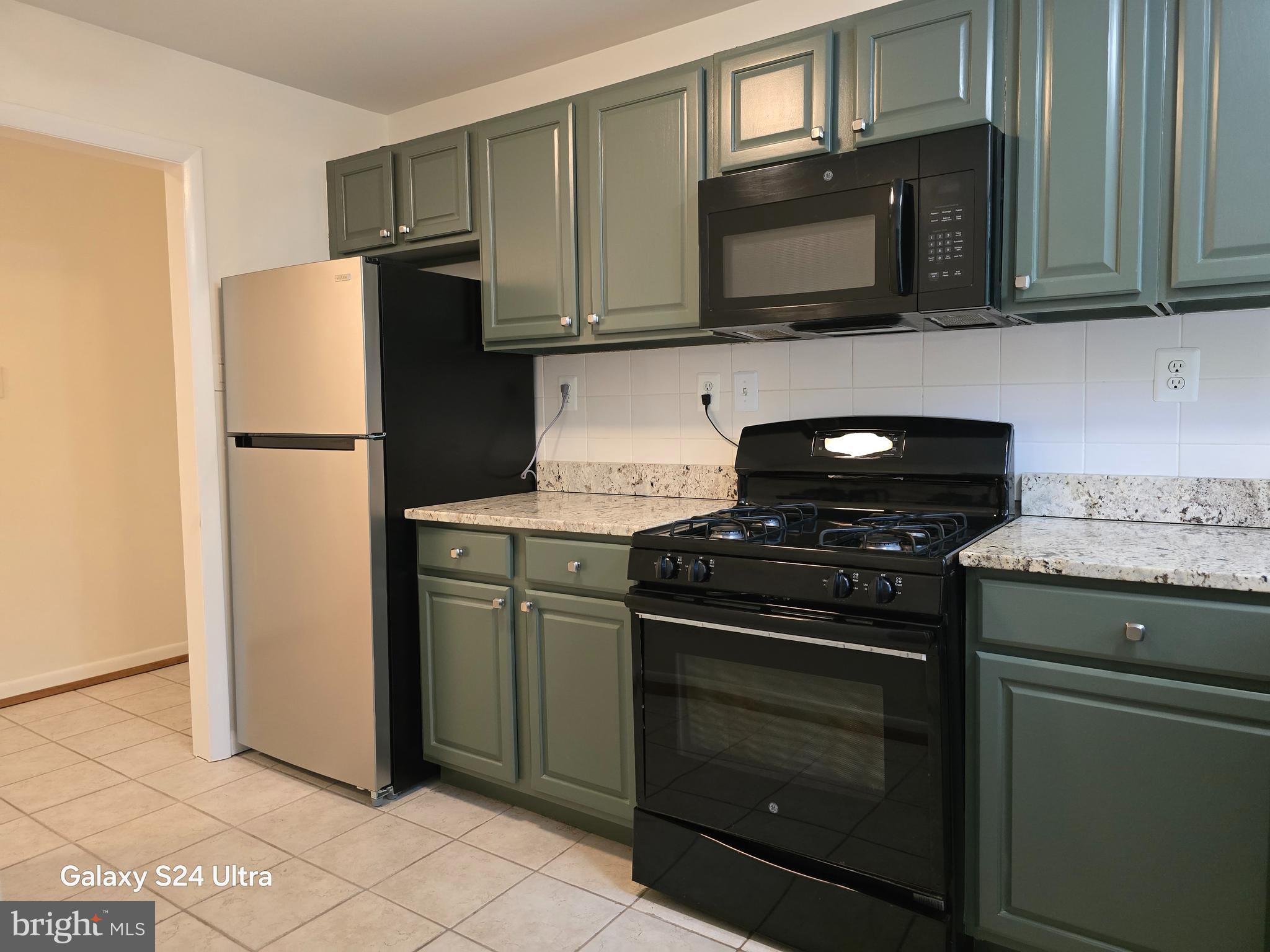 PARKSIDE CONDOMINIUMS - Residential Lease