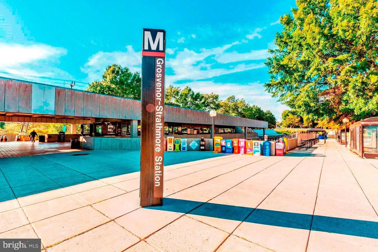 PARKSIDE CONDOMINIUMS - Residential Lease