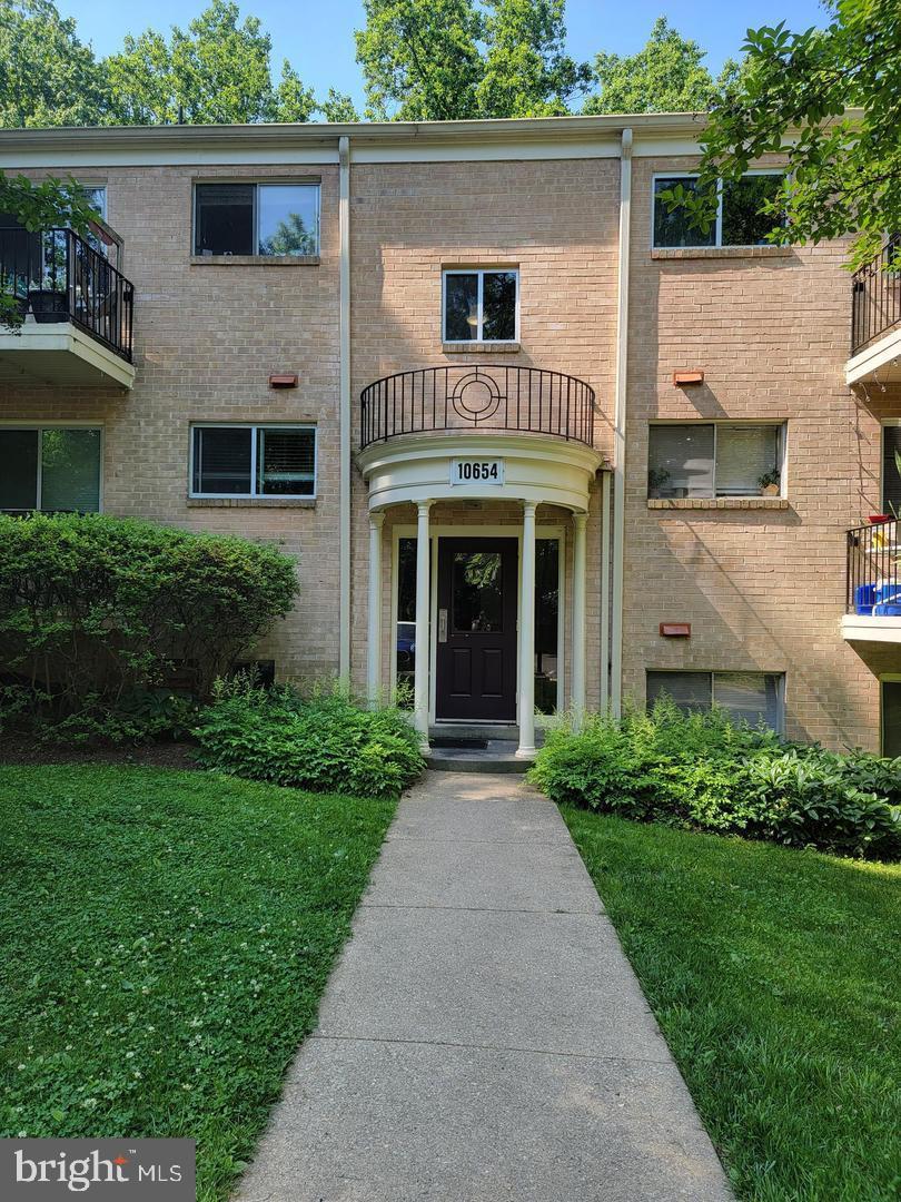 PARKSIDE CONDOMINIUMS - Residential Lease