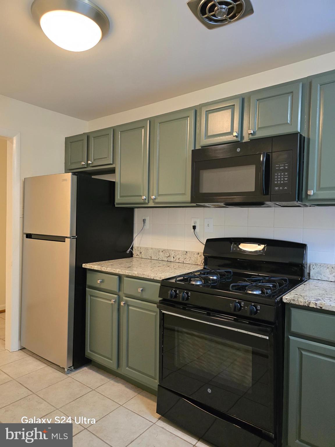 PARKSIDE CONDOMINIUMS - Residential Lease