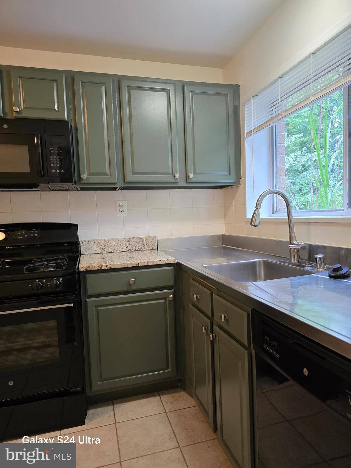 PARKSIDE CONDOMINIUMS - Residential Lease