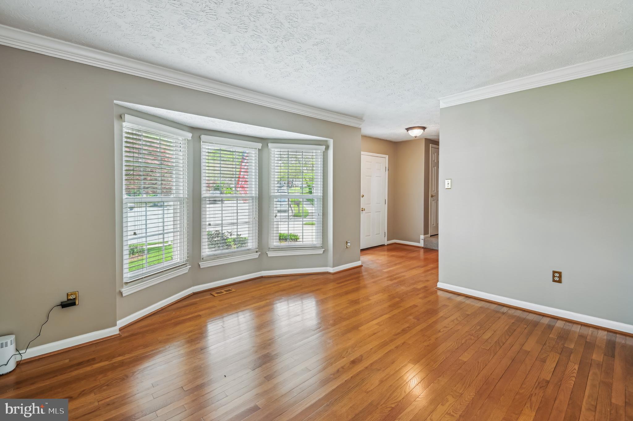 8611 HONEYSUCKLE COURT