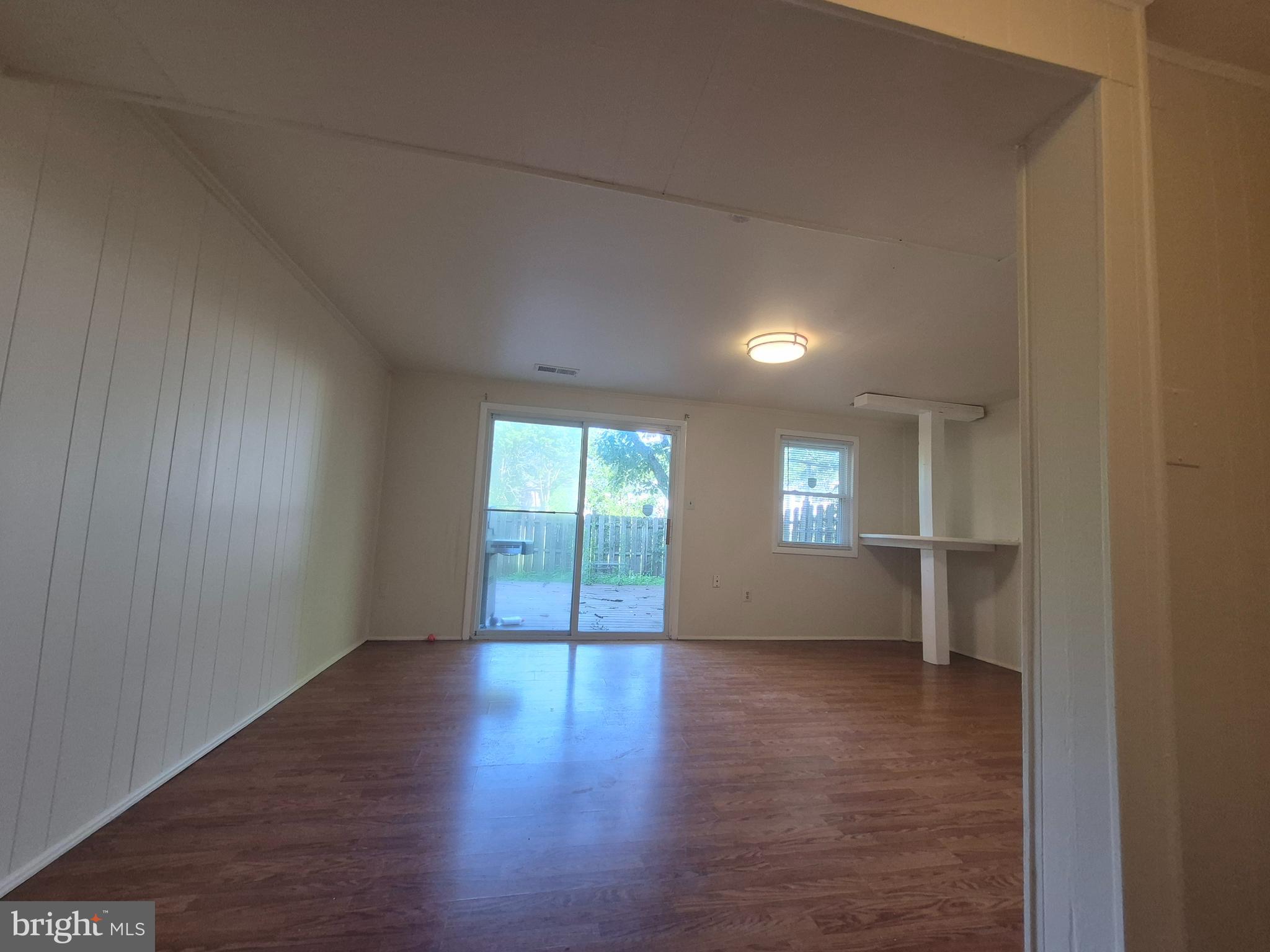 OAKLAND MILLS - Residential Lease