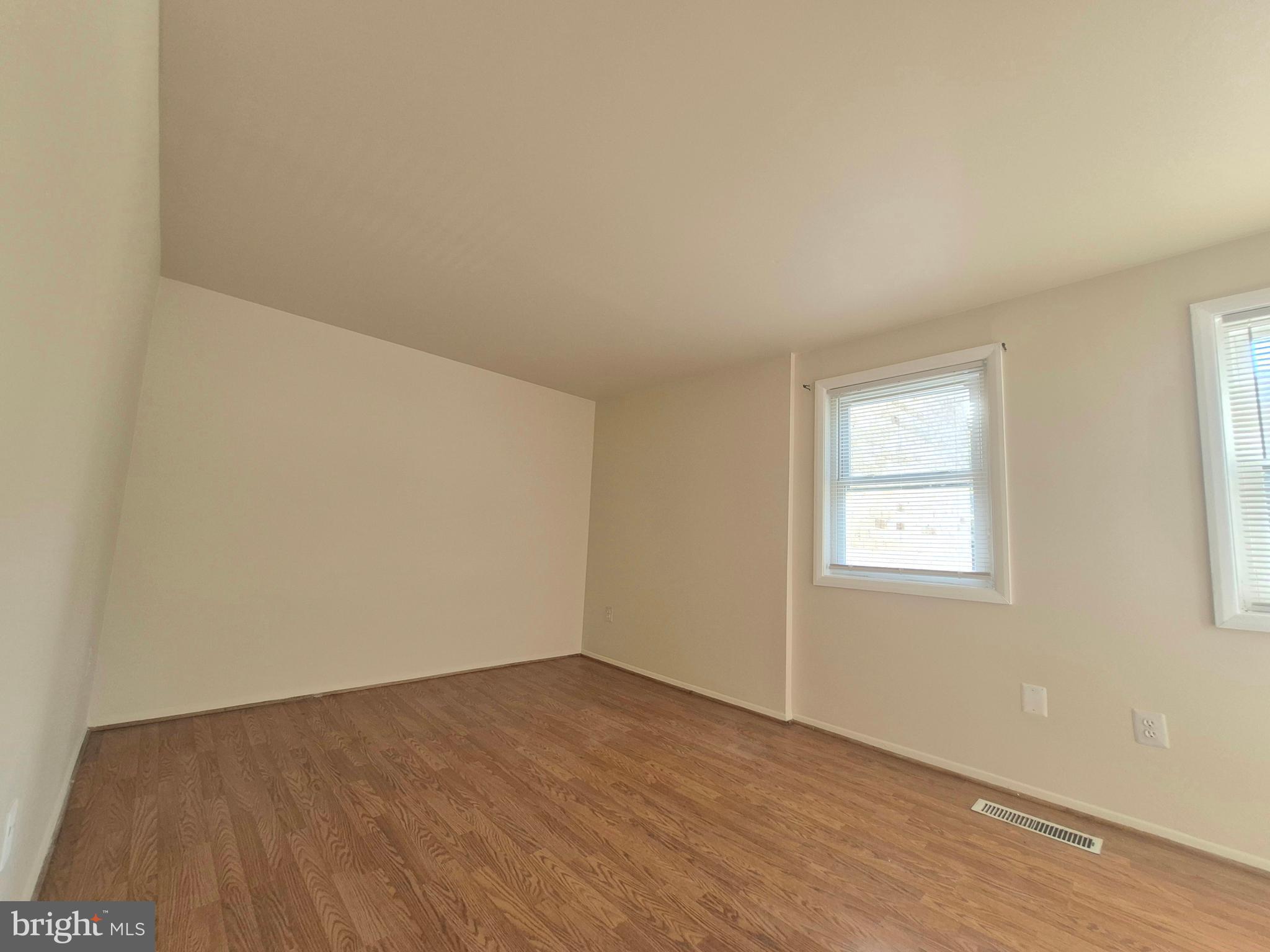 OAKLAND MILLS - Residential Lease