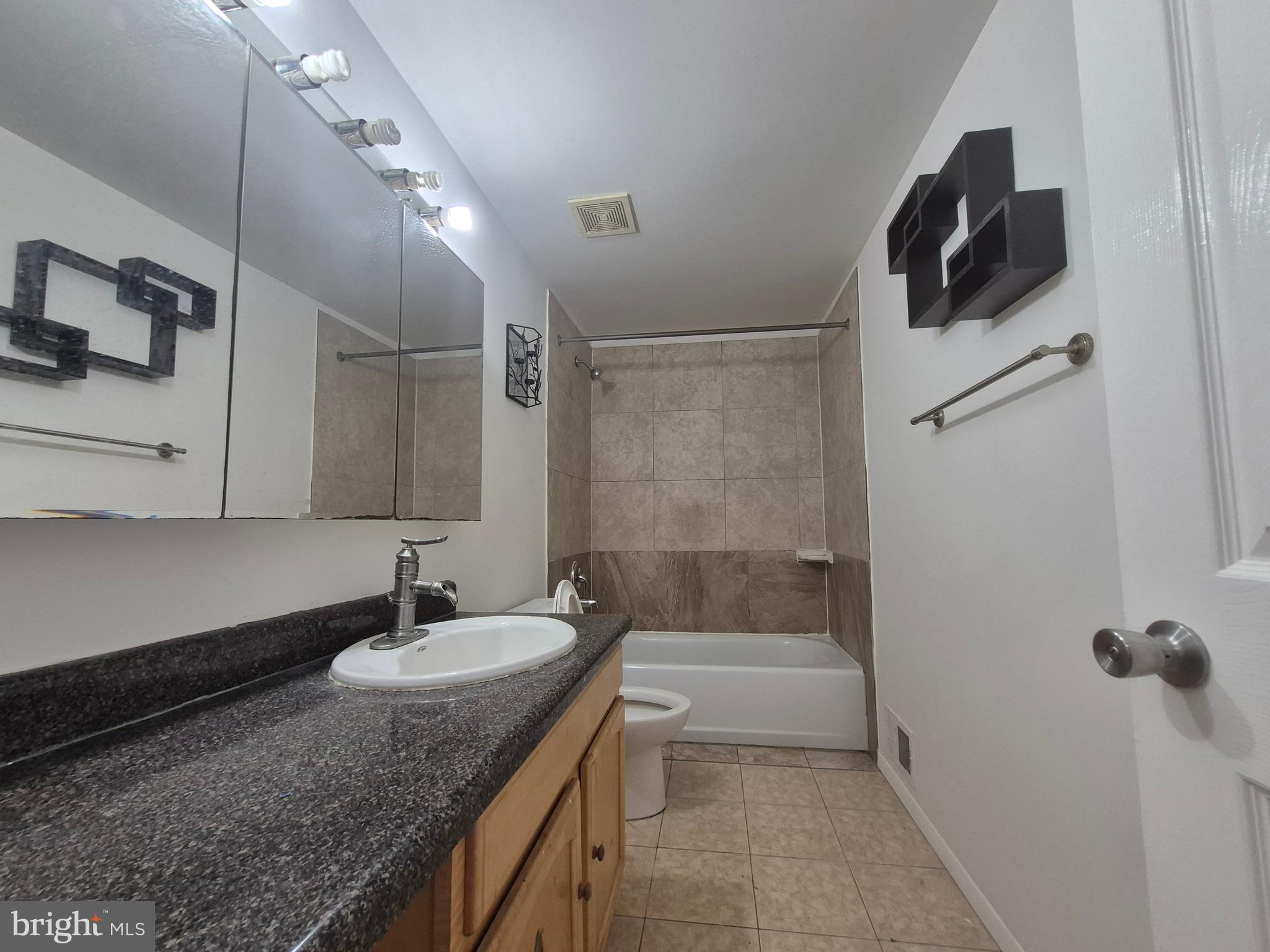 OAKLAND MILLS - Residential Lease