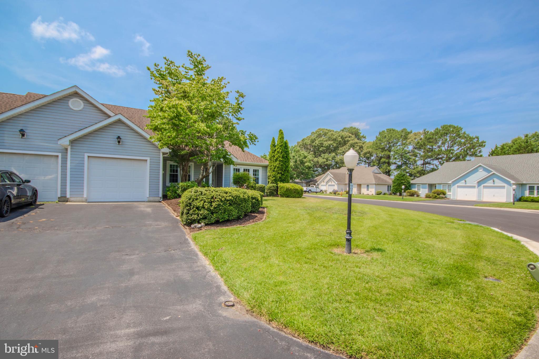 907 W SCHUMAKER MANOR DRIVE
