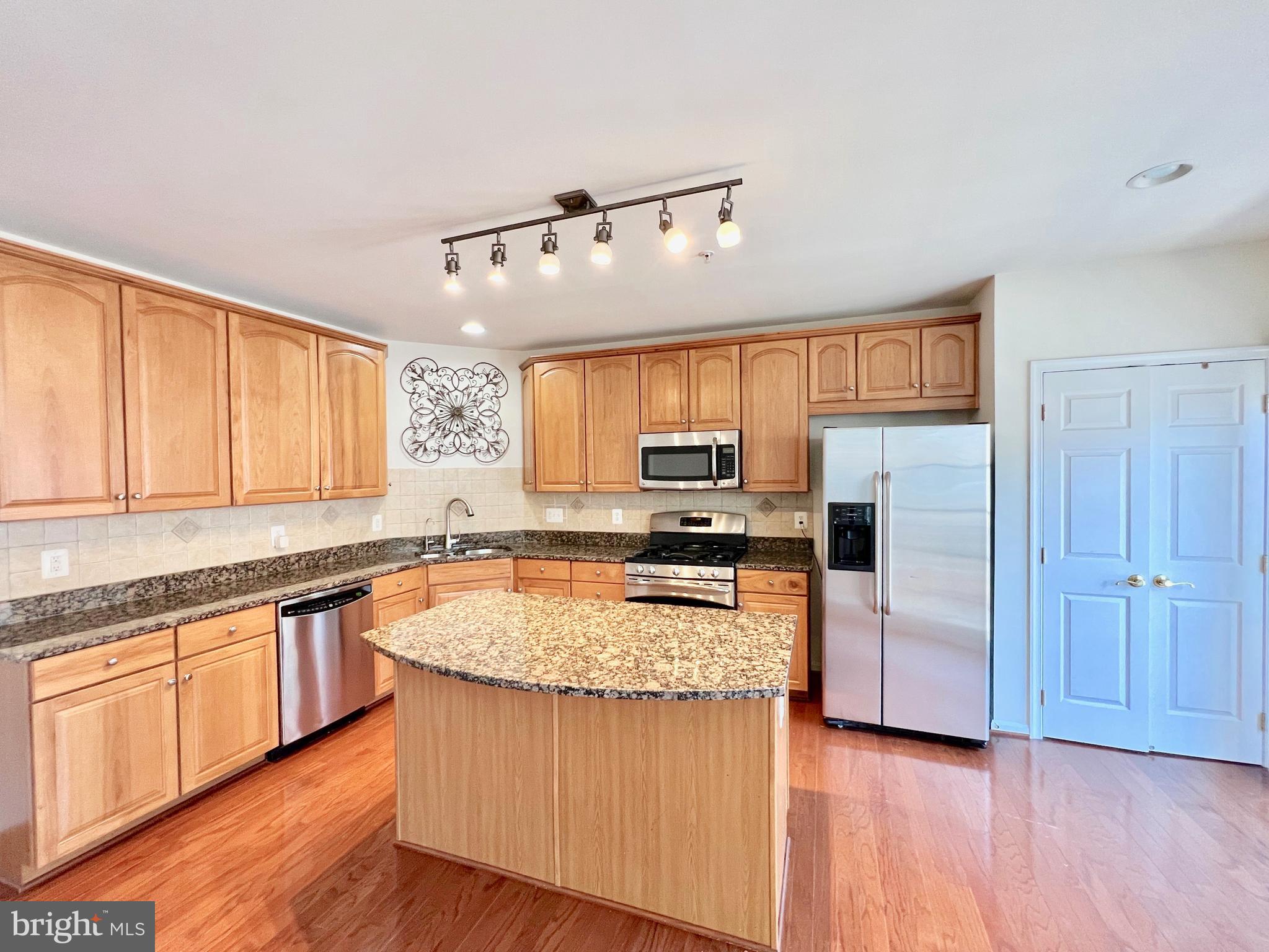 MARKET CENTER CONDOMINIUM - Residential