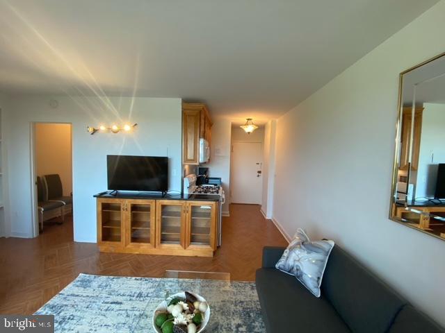 1011 ARLINGTON BOULEVARD 528