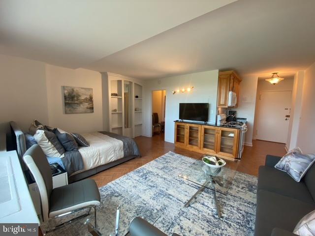1011 ARLINGTON BOULEVARD 528