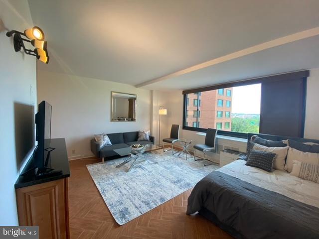 1011 ARLINGTON BOULEVARD 528