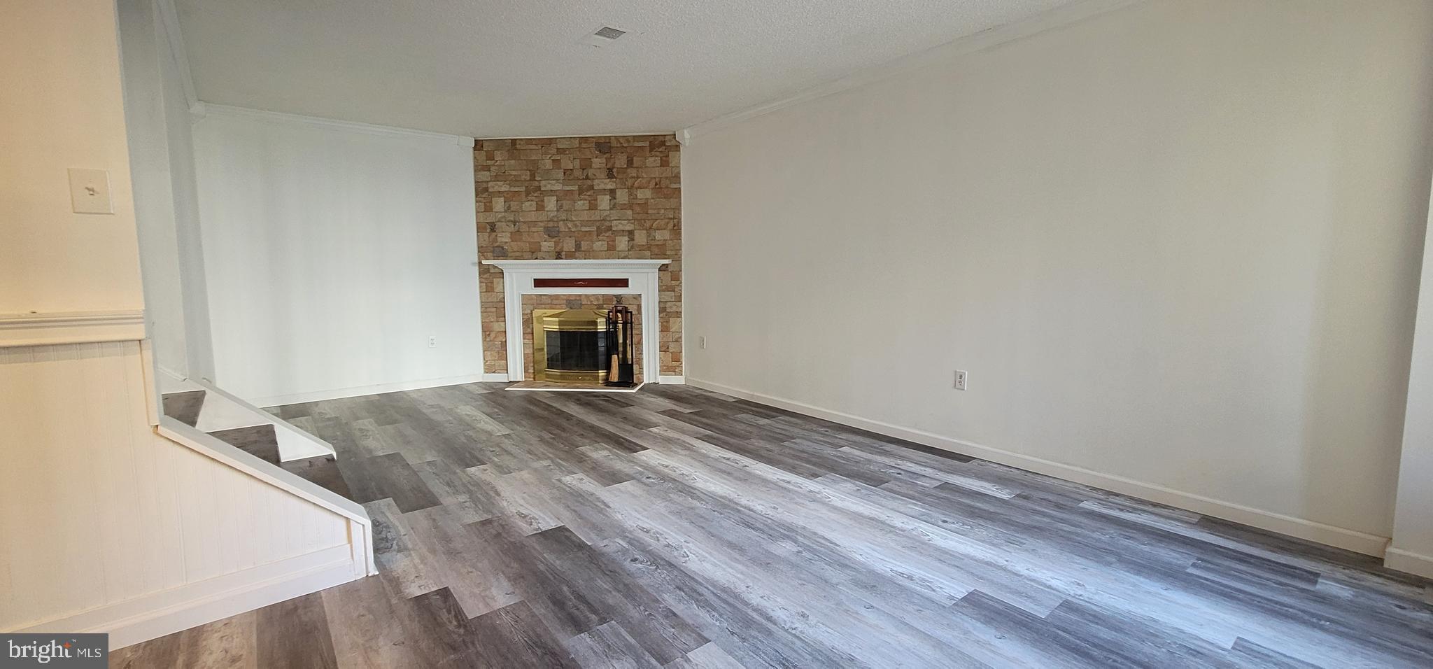 2209 GREENWOOD DRIVE