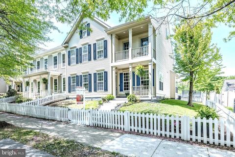 Townhouse For Sale - 20333 Charter Oak Drive<br/> ASHBURN, VA 20147