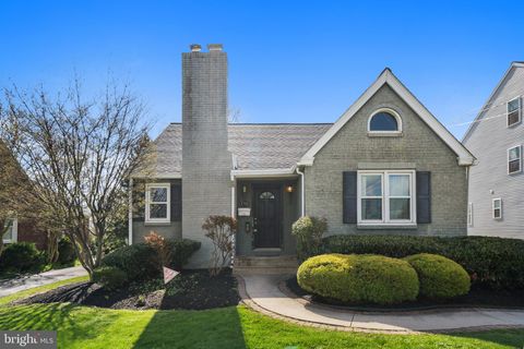 Photo of 1701 Butler Pike, CONSHOHOCKEN, PA 19428 (MLS # PAMC2169584)