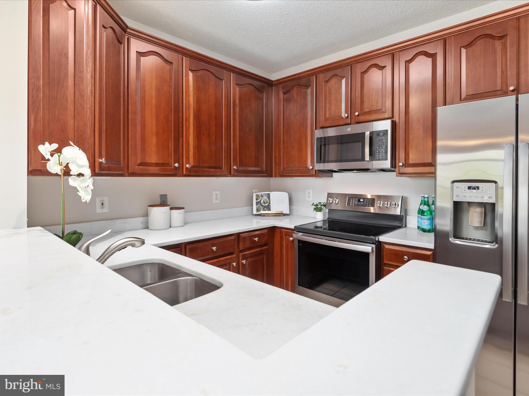 MADISON PARK AT WEST MARKET - Residential