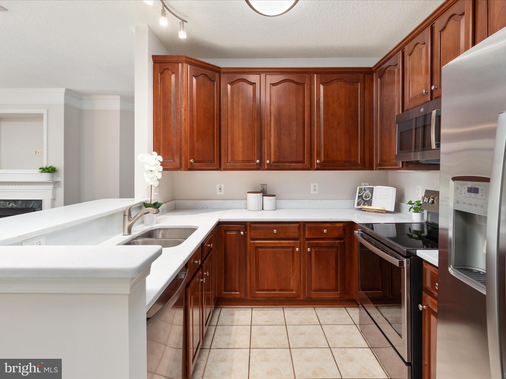 MADISON PARK AT WEST MARKET - Residential