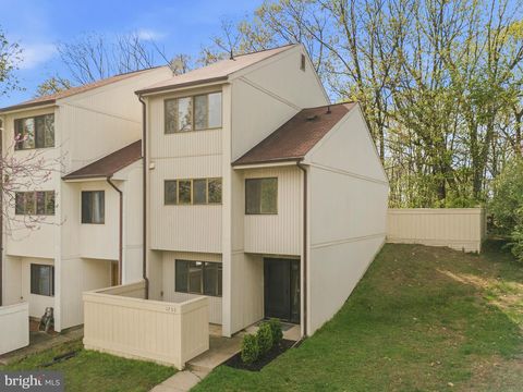 Photo of 1750 Powder Horn Terrace, WOODBRIDGE, VA 22191 (MLS # VAPW2116096)