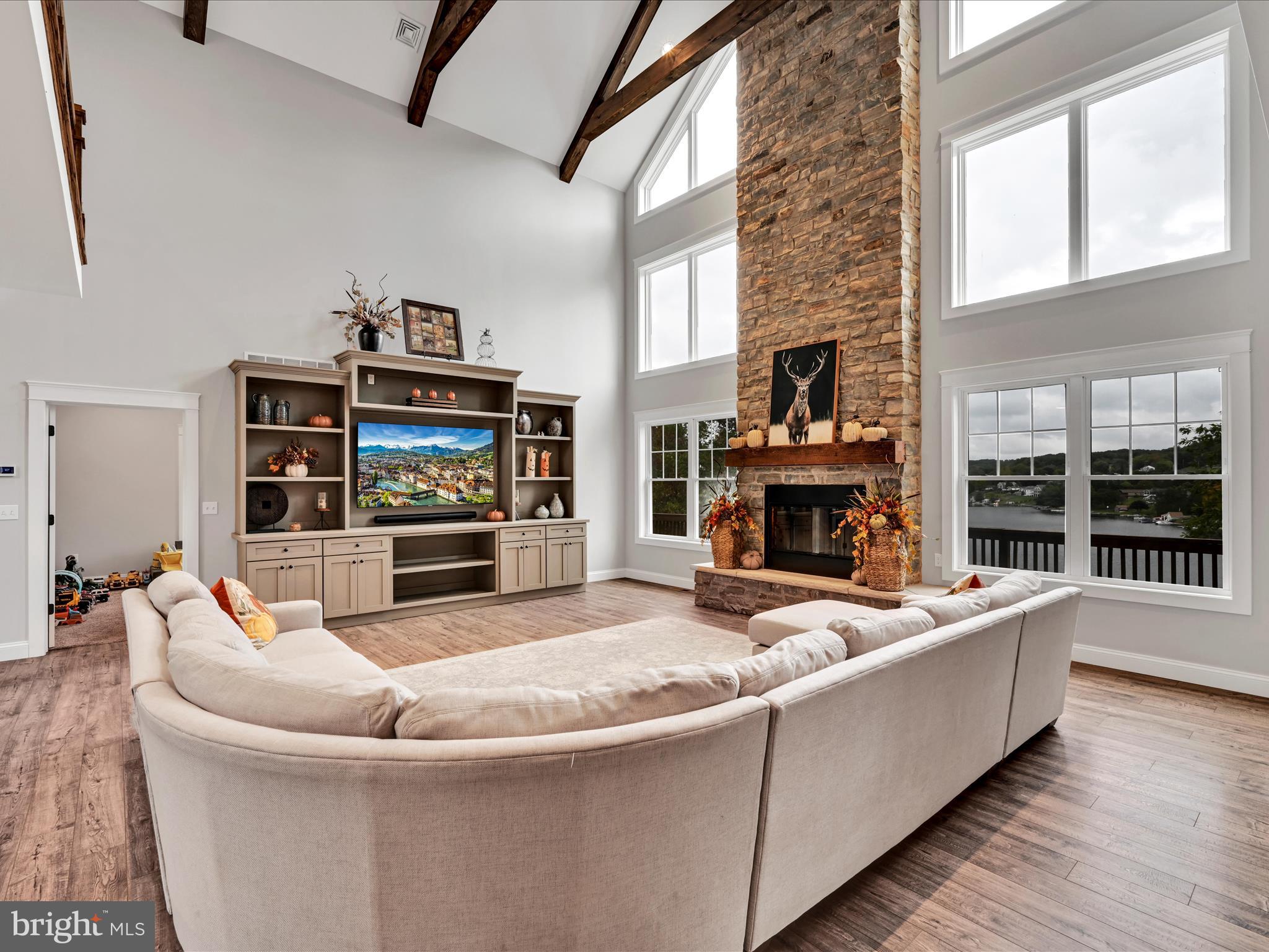 LAKE WYNONAH - Residential