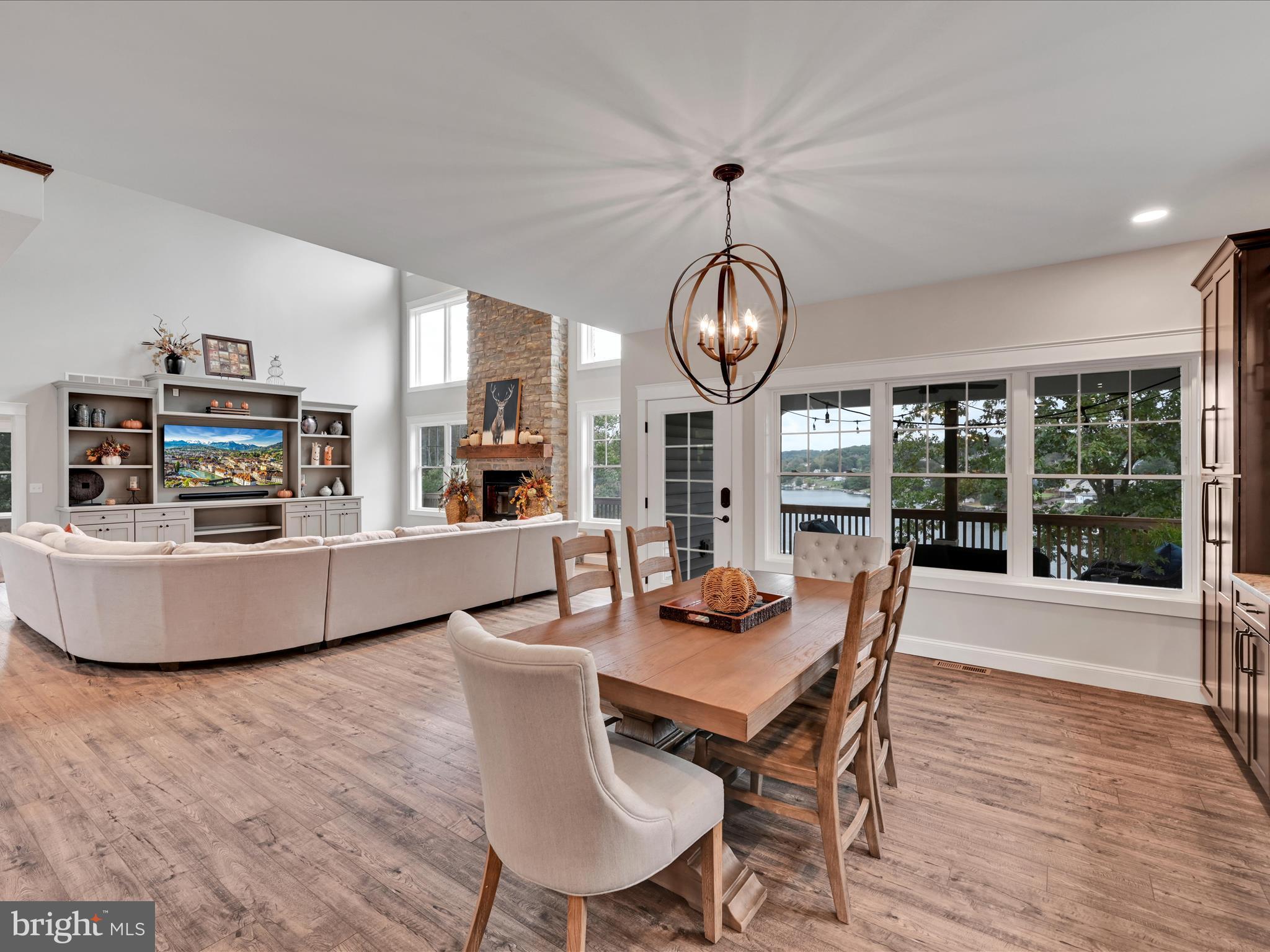 LAKE WYNONAH - Residential