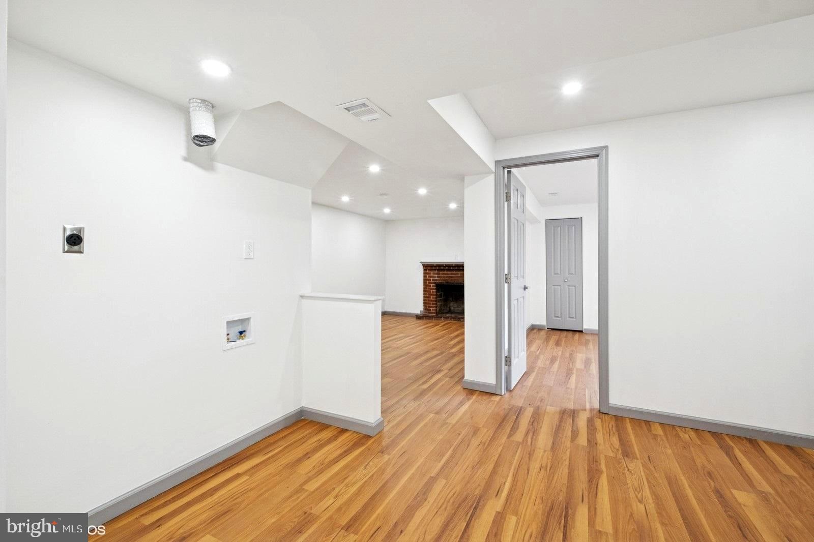 HARTFORD HILLS - Residential