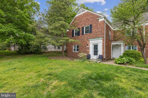 Condo For Sale - 1024 Valley Drive<br/> ALEXANDRIA, VA 22302