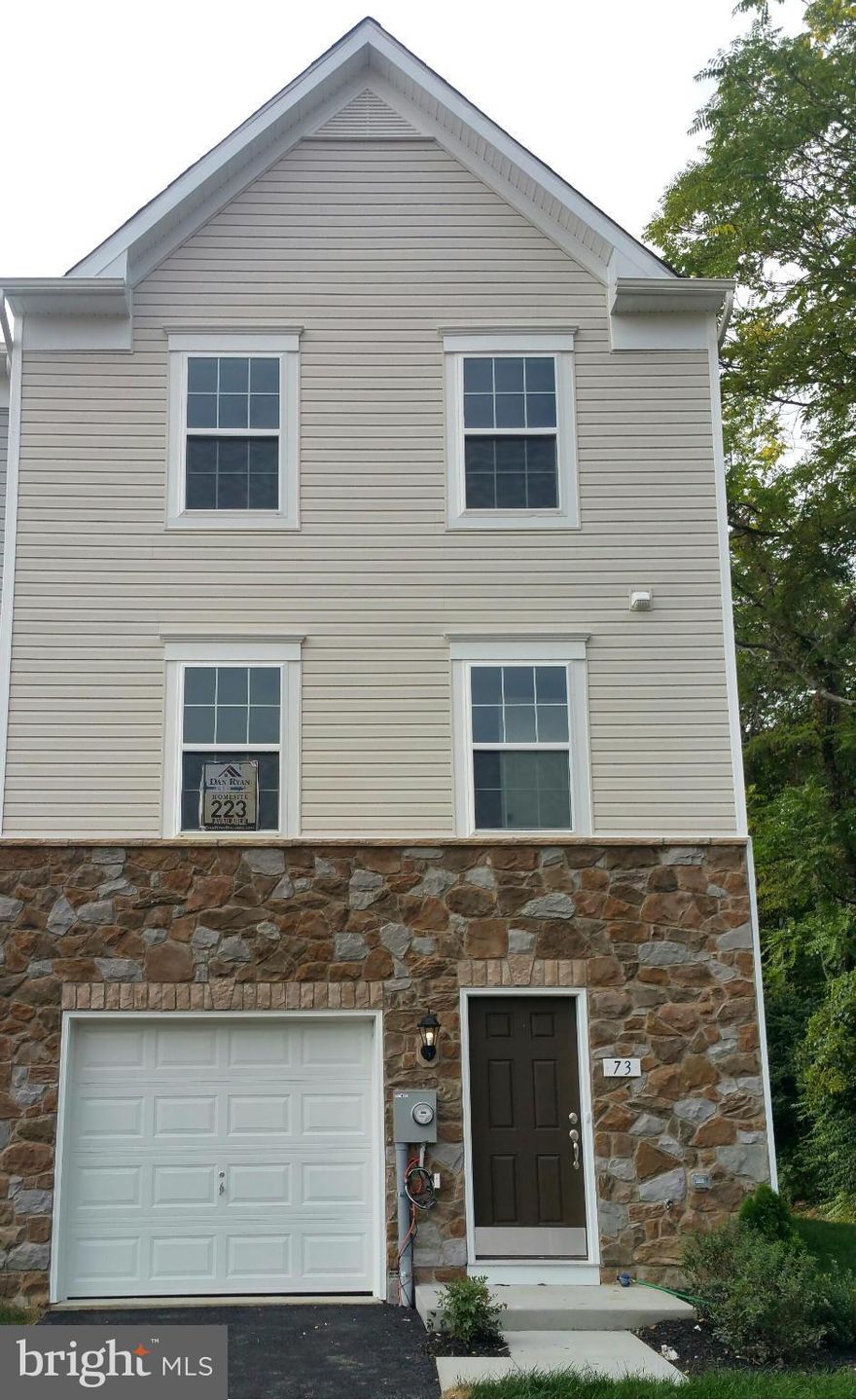 Huge end unit ready & waiting for you!! Dan Ryan Builders Stonebrook Village York II garage town. This unit has a stone front detail, open plan with spacious sun room off of the island kitchen with stainless appliances, big master suite with deluxe bath that includes separate soaking tub & shower, massive finished walkout lower level with bath rough-in & plenty of nice upgrades. Don't wait!