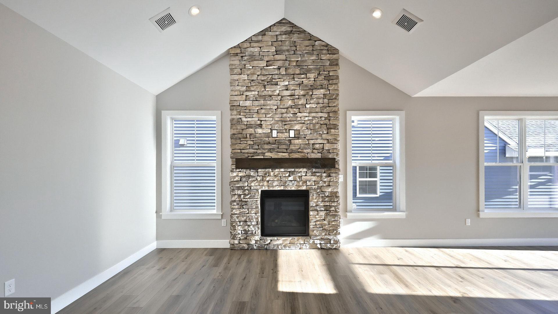 WINDING CREEK - Residential