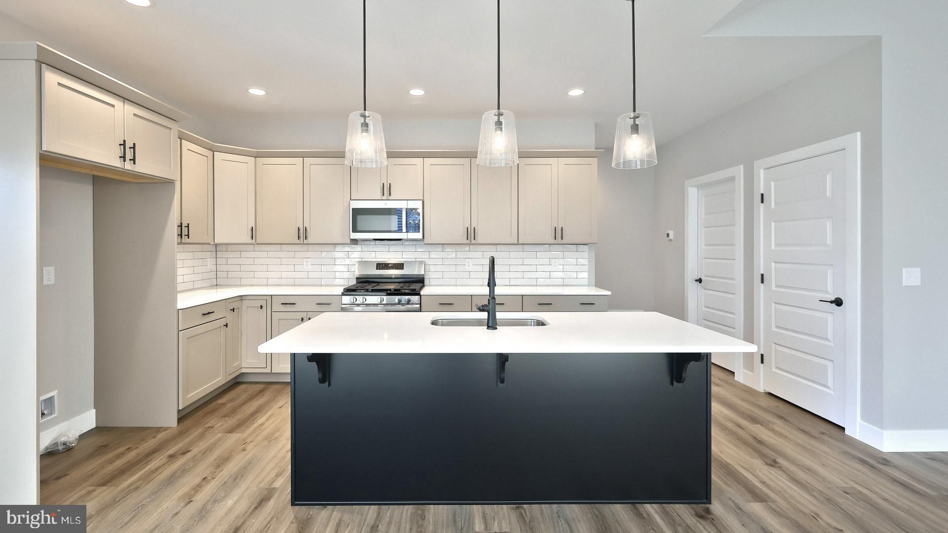 WINDING CREEK - Residential