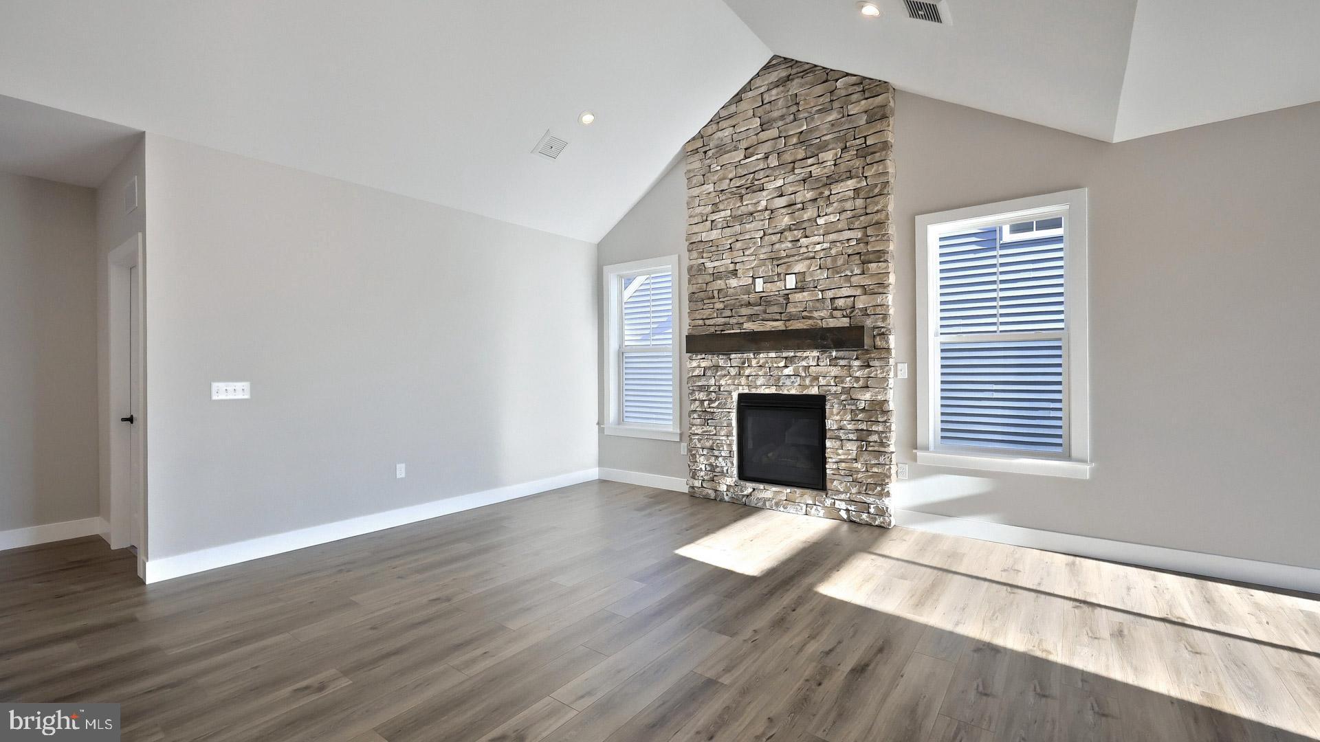 WINDING CREEK - Residential