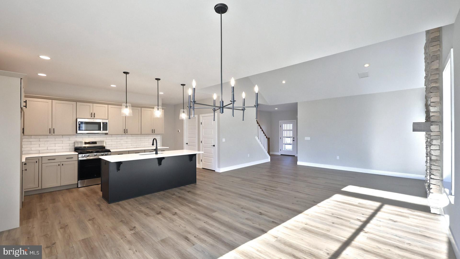 WINDING CREEK - Residential