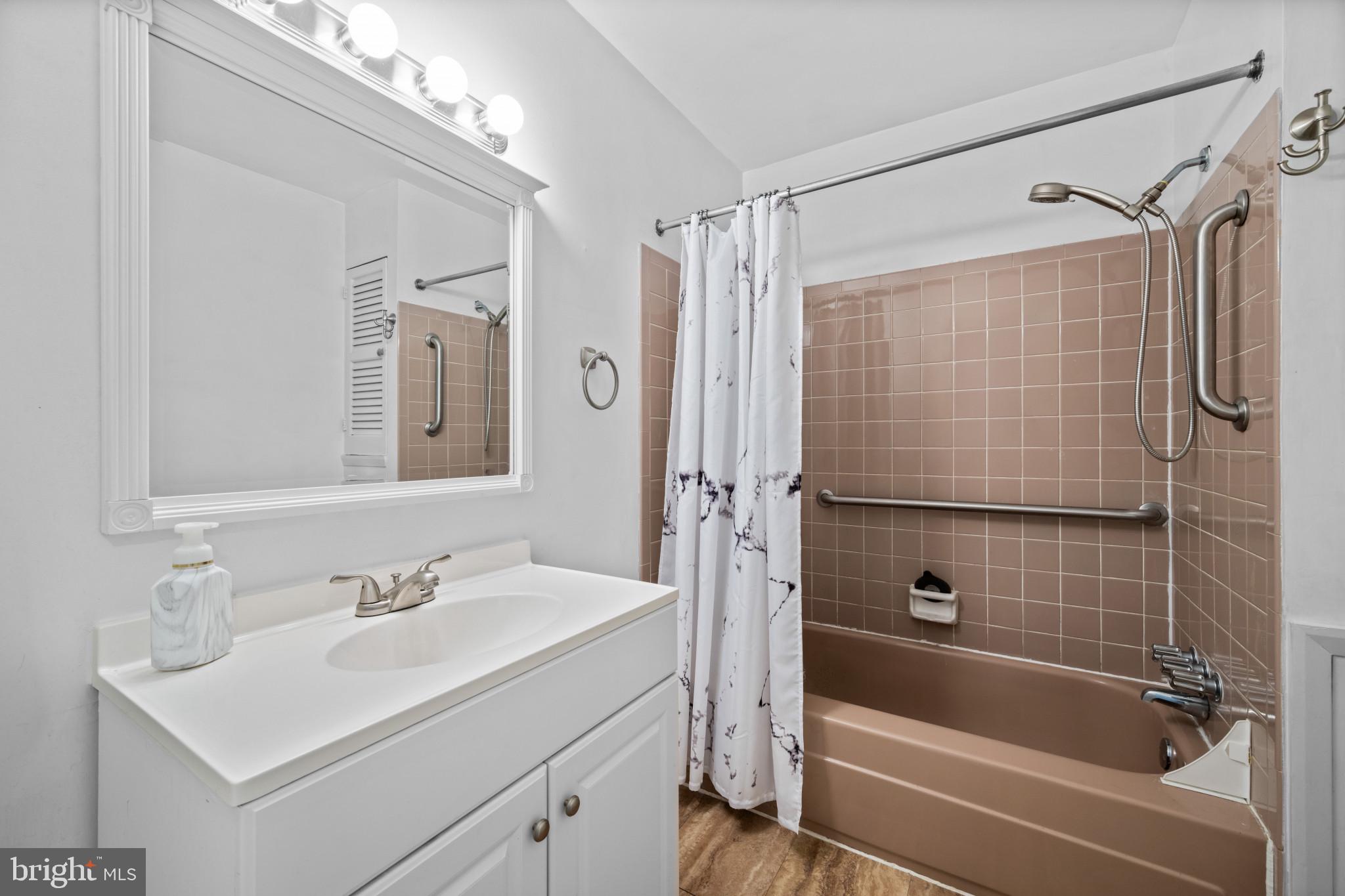 RIPPLING ESTATES - Residential