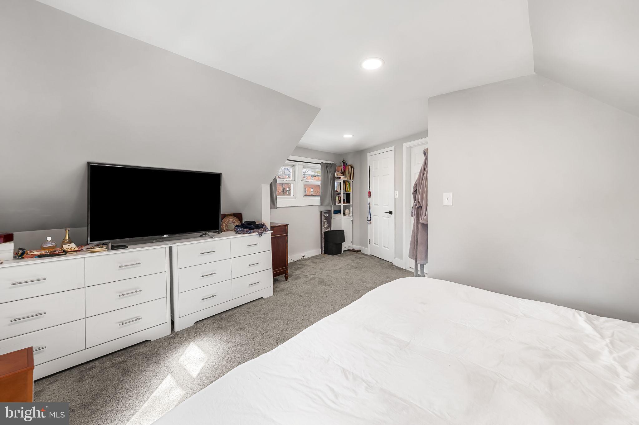 LAKE EVESHAM - Residential Lease