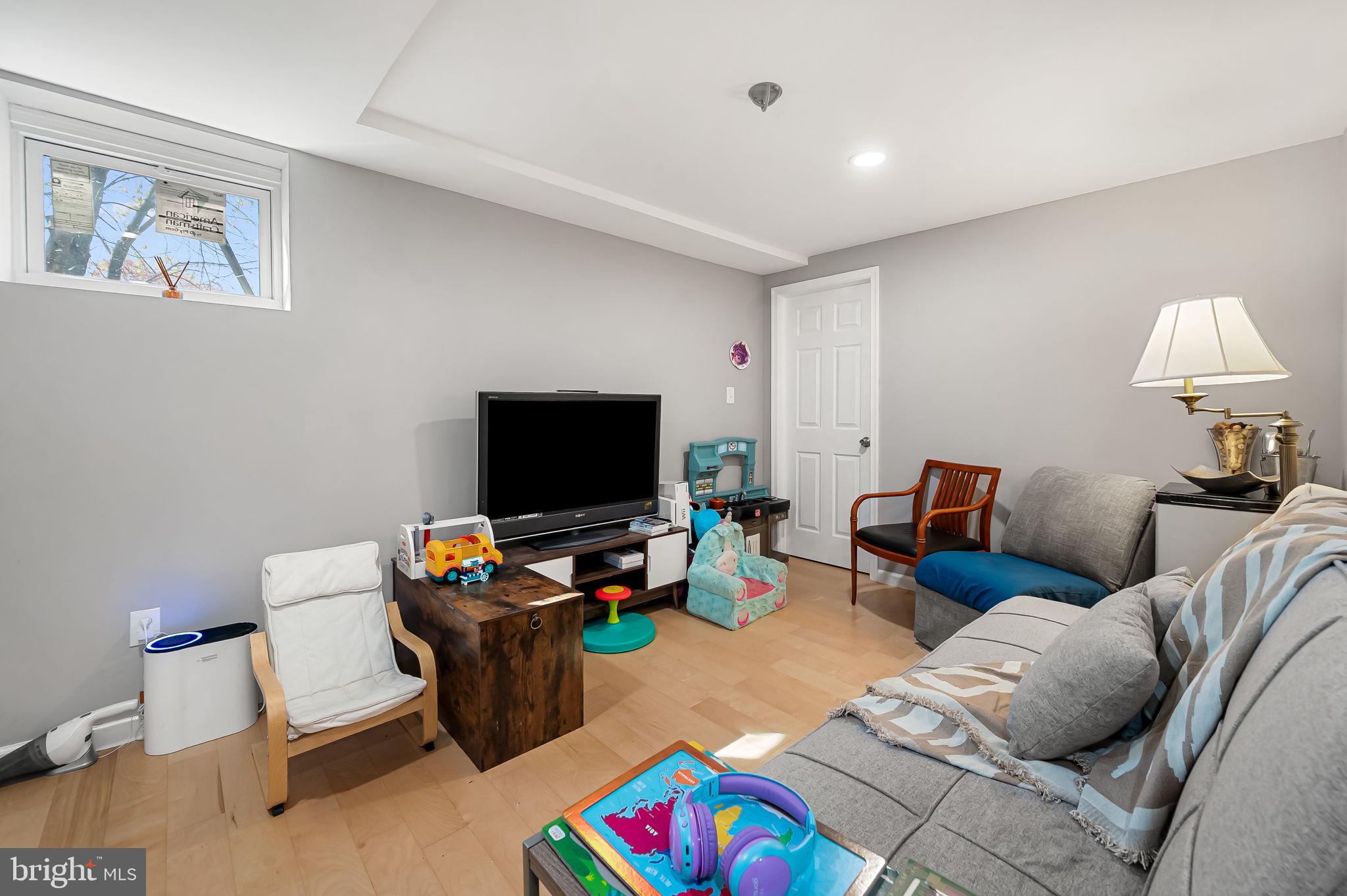 LAKE EVESHAM - Residential Lease