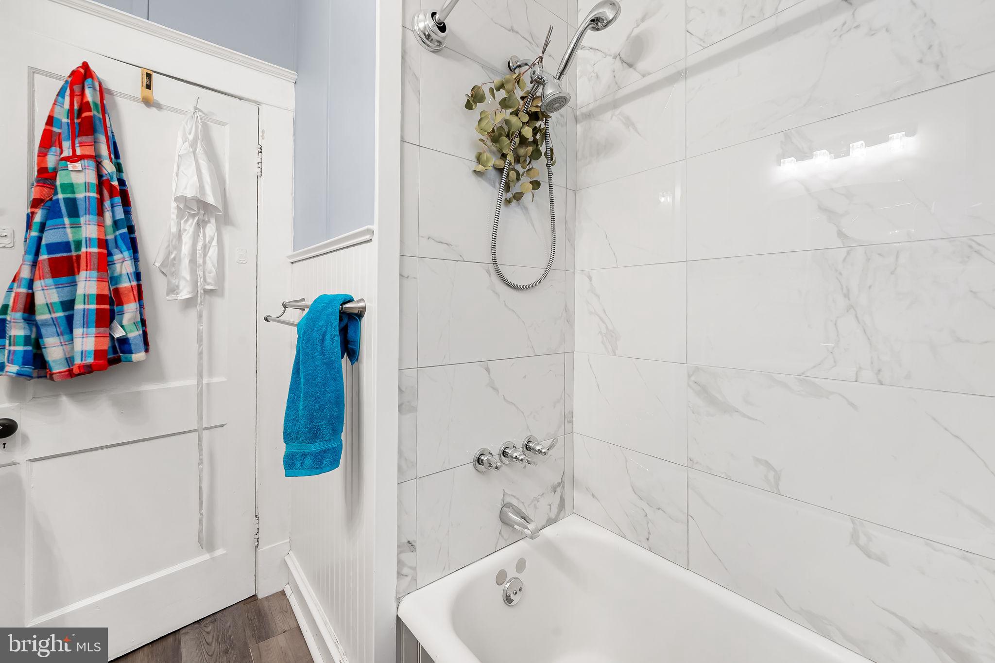 LAKE EVESHAM - Residential Lease