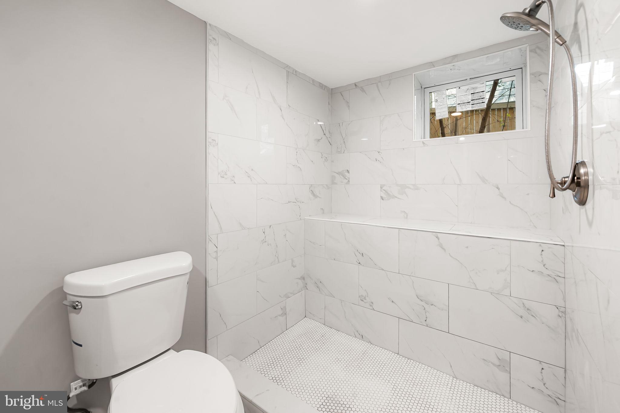 LAKE EVESHAM - Residential Lease