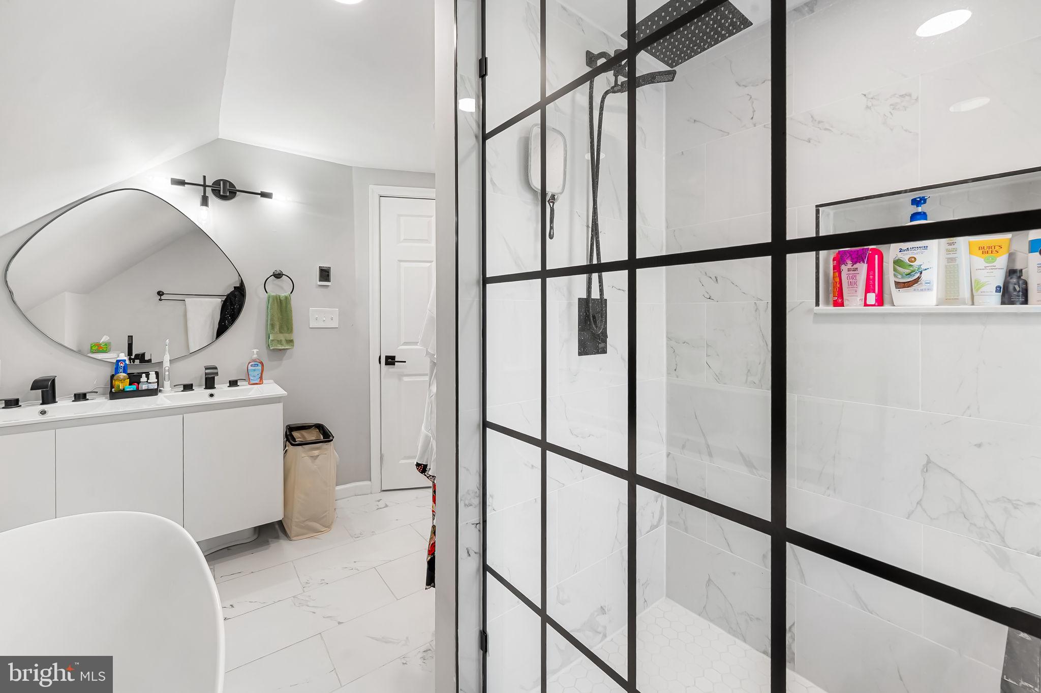 LAKE EVESHAM - Residential Lease