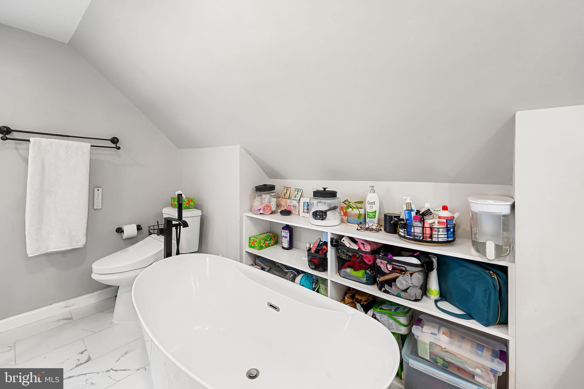 LAKE EVESHAM - Residential Lease