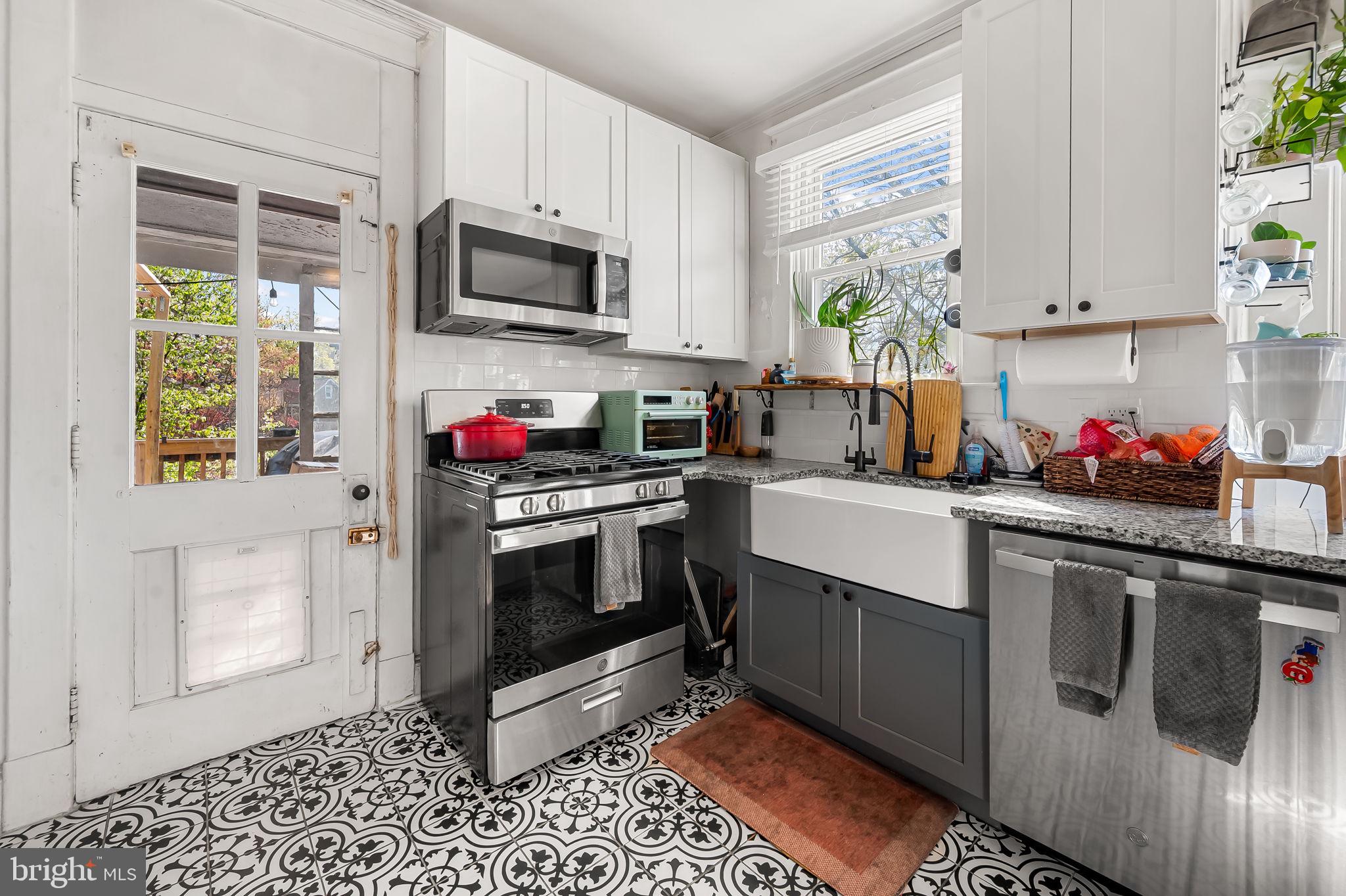 LAKE EVESHAM - Residential Lease