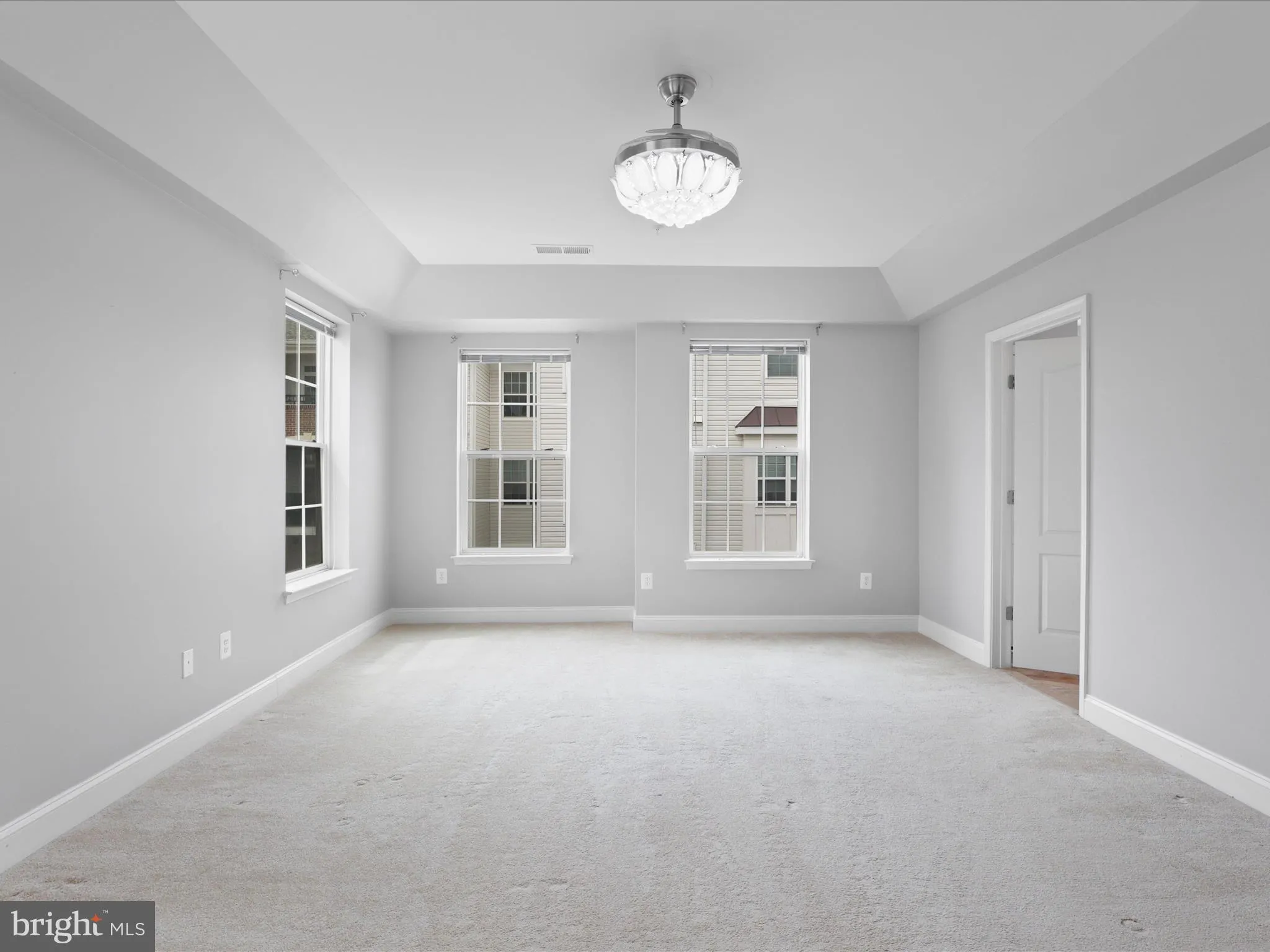 Manassas, Virginia 20110, United States, 3 Bedrooms Bedrooms, ,2 BathroomsBathrooms,Residential,Pending,213854