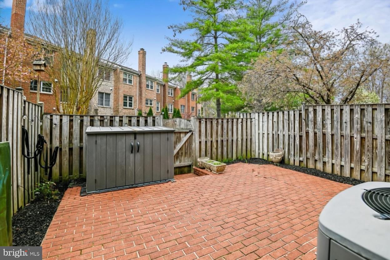 CHARING CROSS - Residential