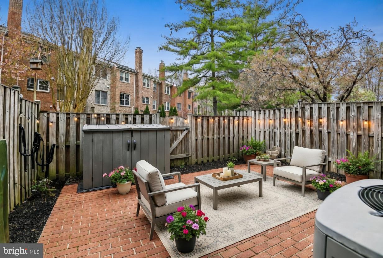 CHARING CROSS - Residential