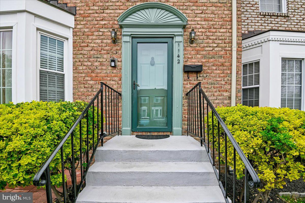 CHARING CROSS - Residential