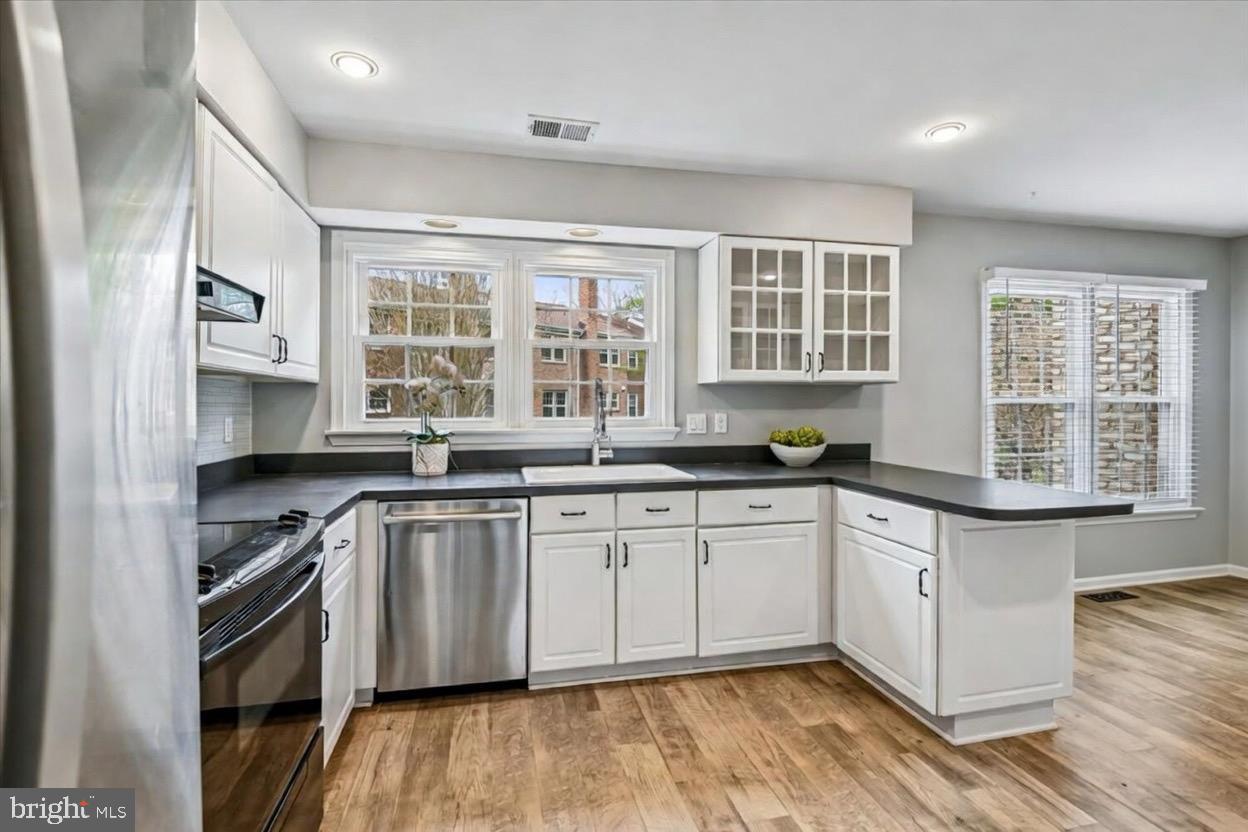 CHARING CROSS - Residential